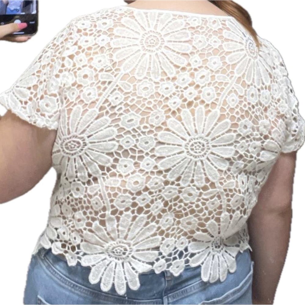 🕊️ PLUS Floral Lace Top🕊️ - Picture 8 of 8
